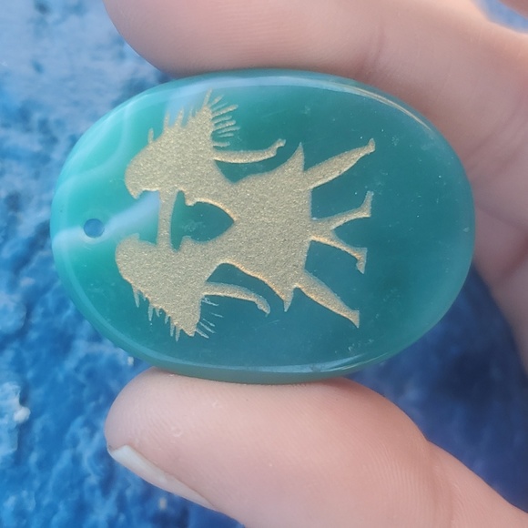 New Hand Carved Gemini Green Onyx Agate Oval Pendant Amulet. - Picture 5 of 6